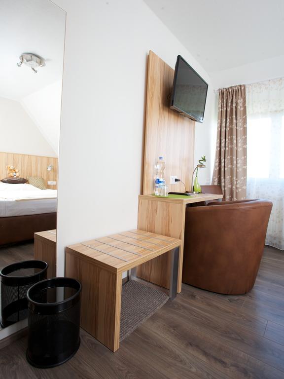 Hotel Reinhardtshof Garni Wolfschlugen Ruang foto