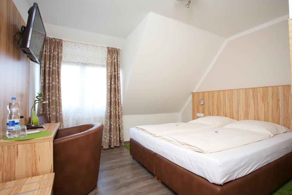 Hotel Reinhardtshof Garni Wolfschlugen Ruang foto