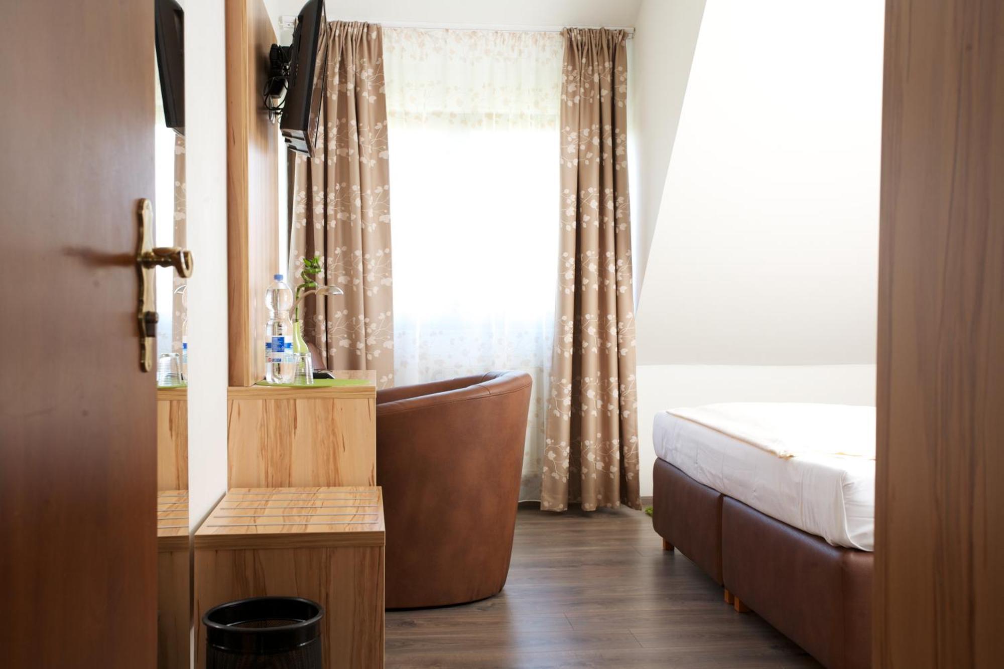 Hotel Reinhardtshof Garni Wolfschlugen Ruang foto