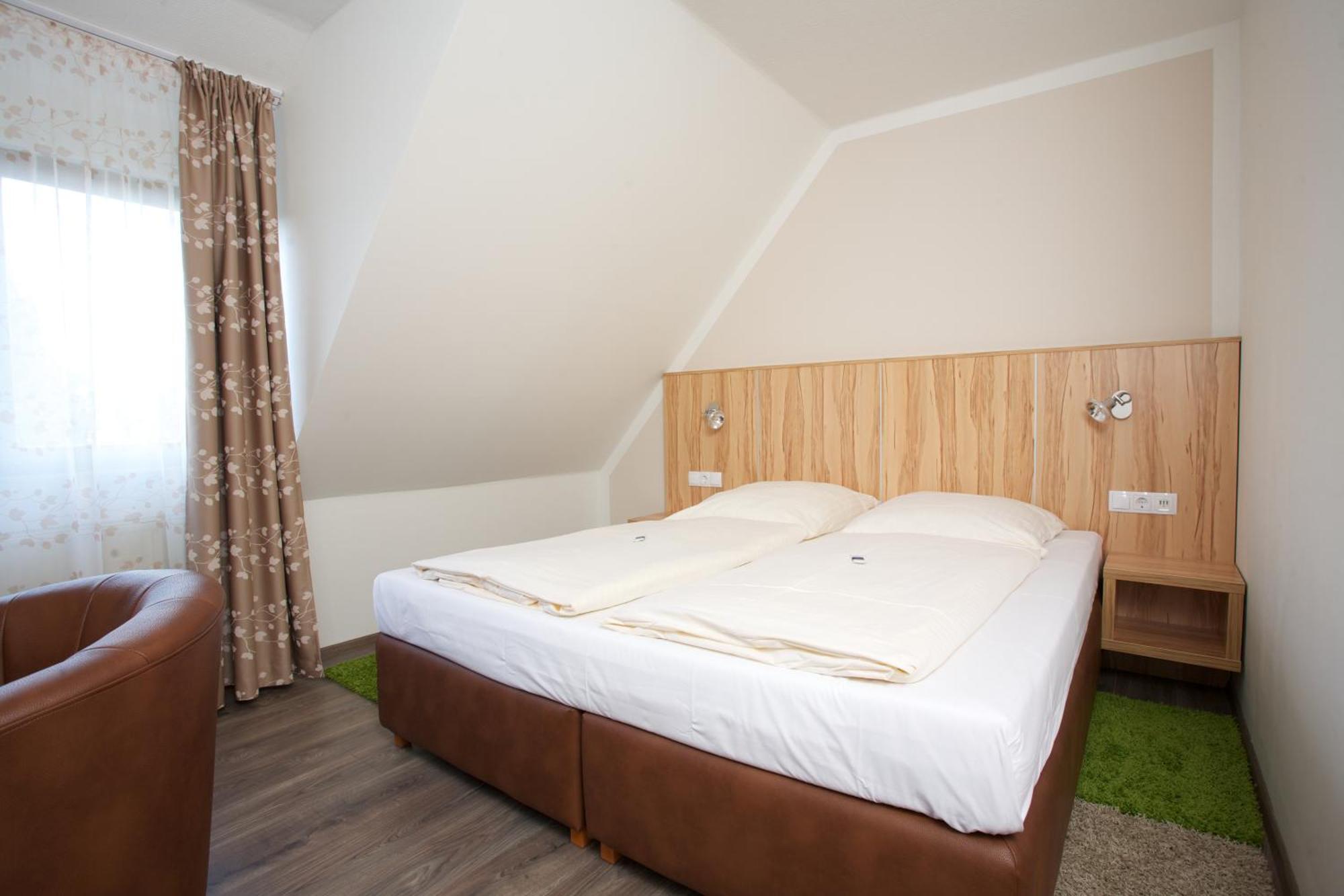 Hotel Reinhardtshof Garni Wolfschlugen Ruang foto