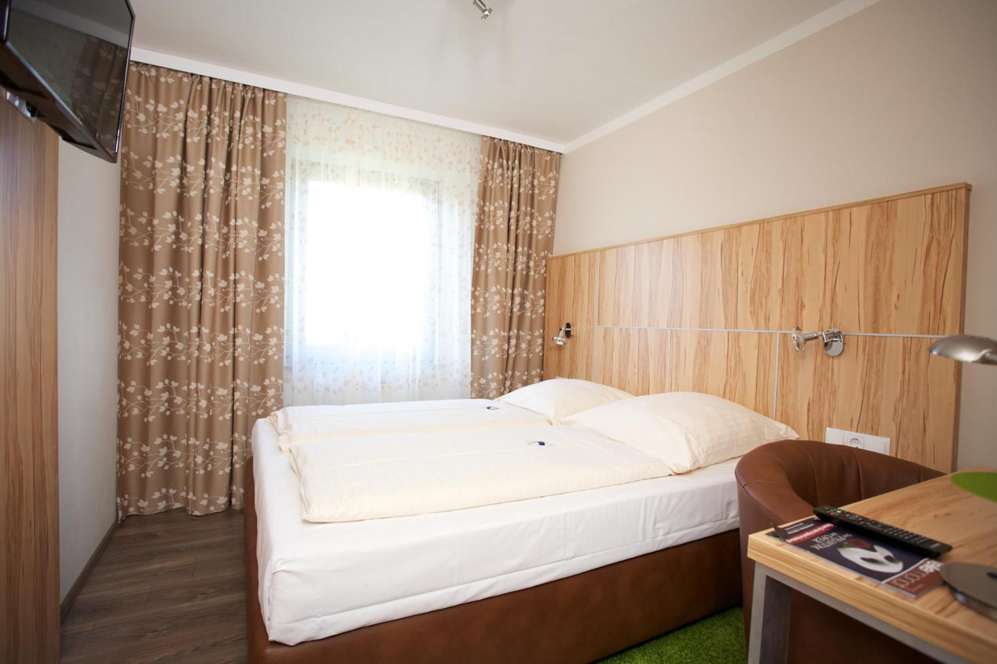 Hotel Reinhardtshof Garni Wolfschlugen Ruang foto