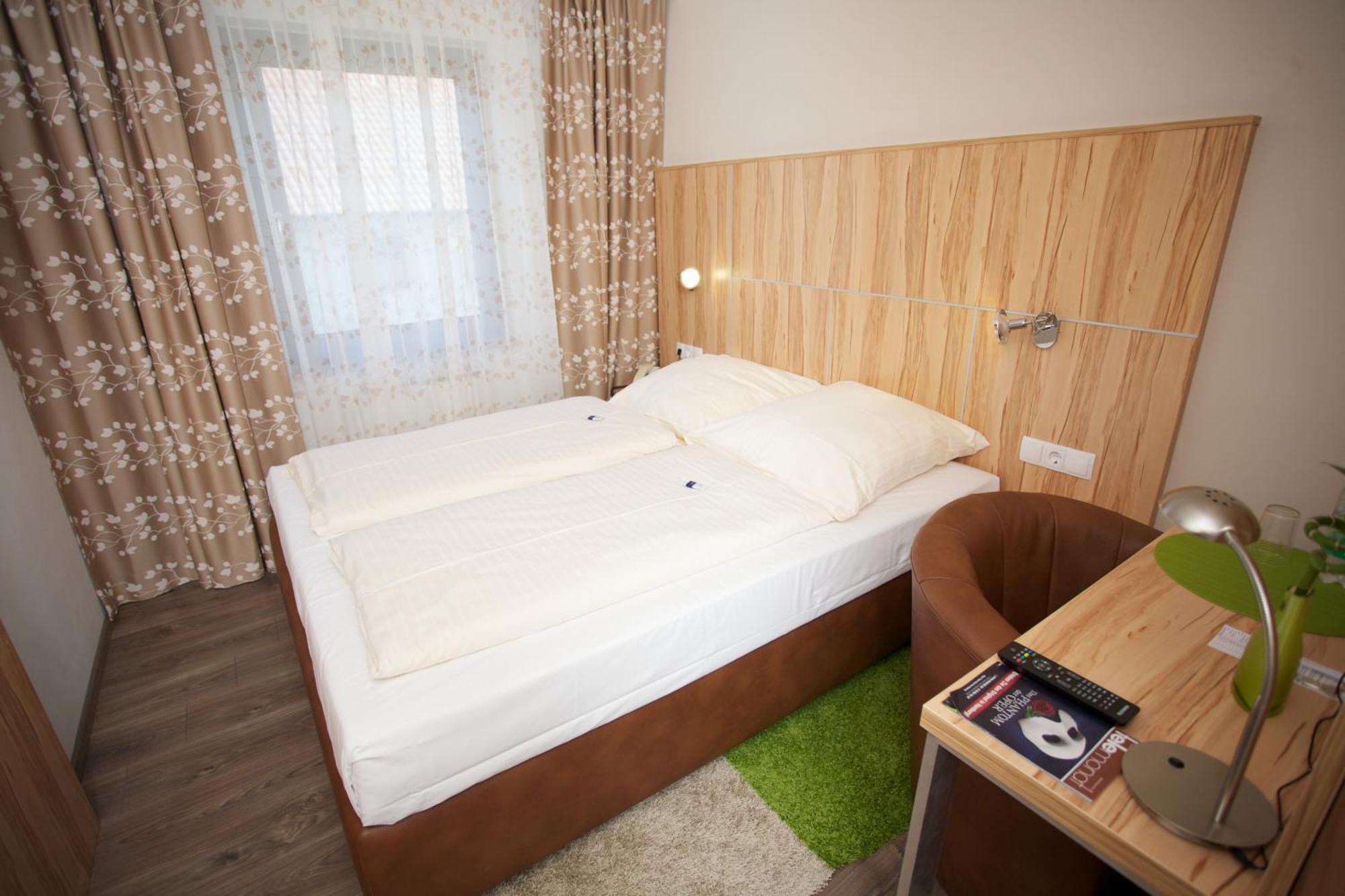 Hotel Reinhardtshof Garni Wolfschlugen Ruang foto