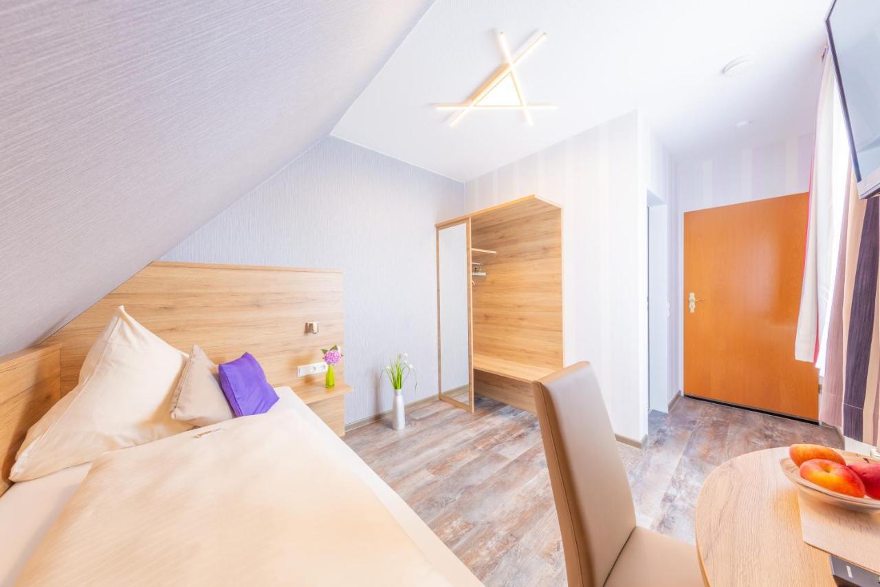 Hotel Reinhardtshof Garni Wolfschlugen Bagian luar foto